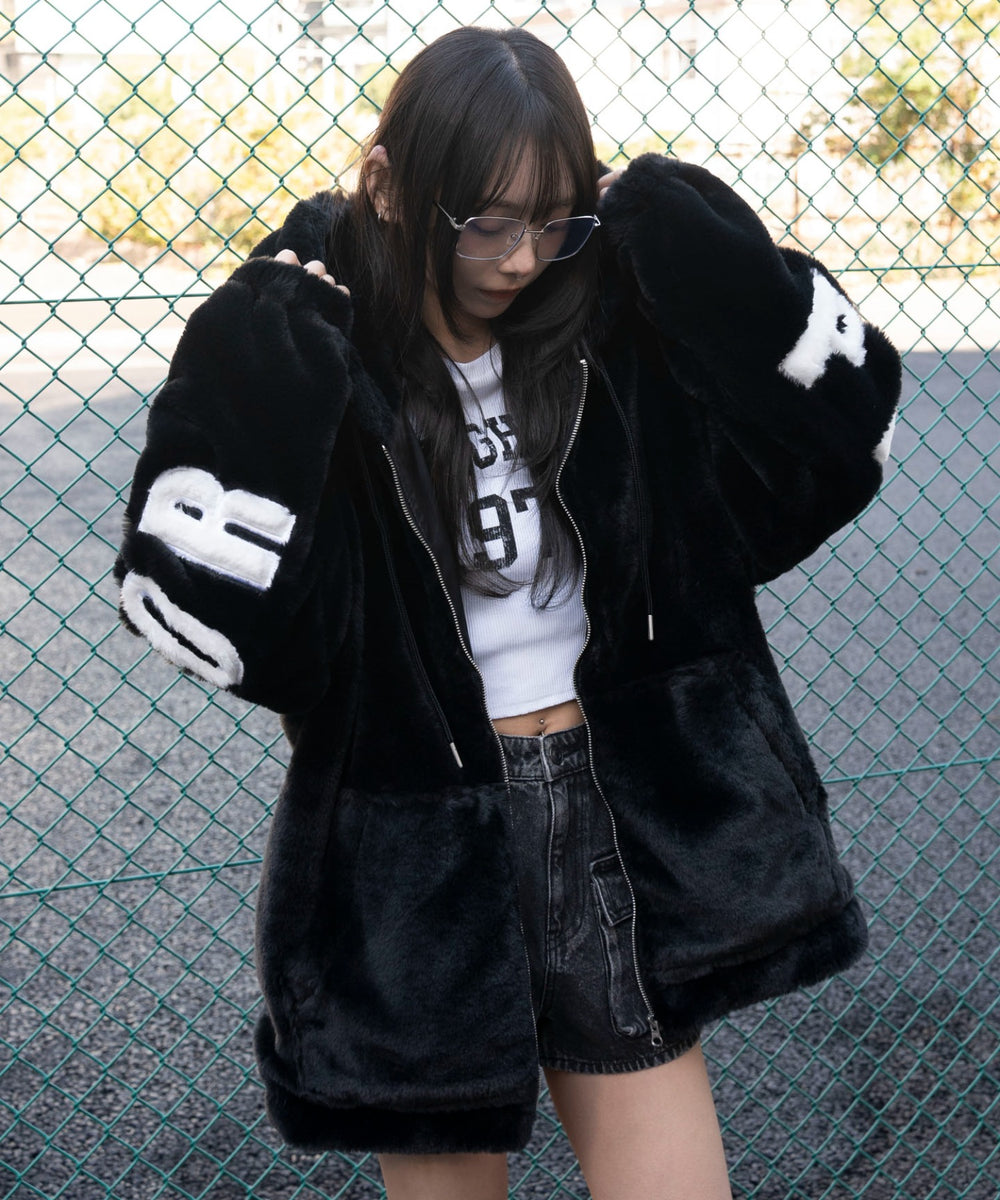 ブラック　モデル：159cm L着用