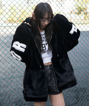 ブラック　モデル：159cm L着用