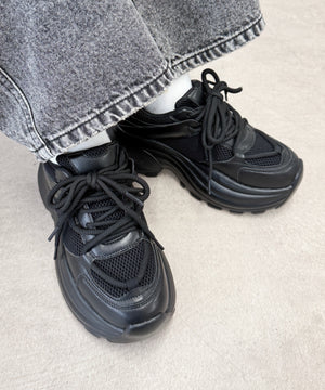 ブラック