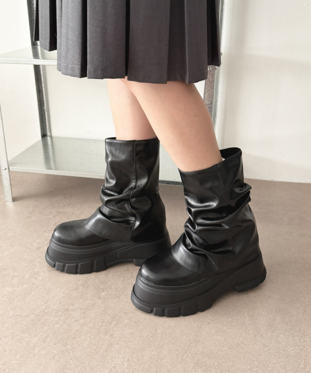 ブラック