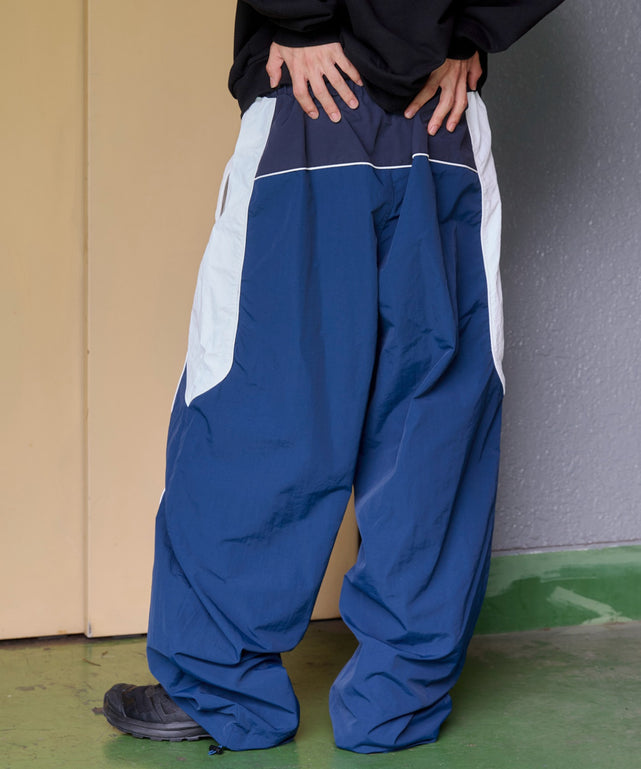 ネイビー モデル：175cm L着用