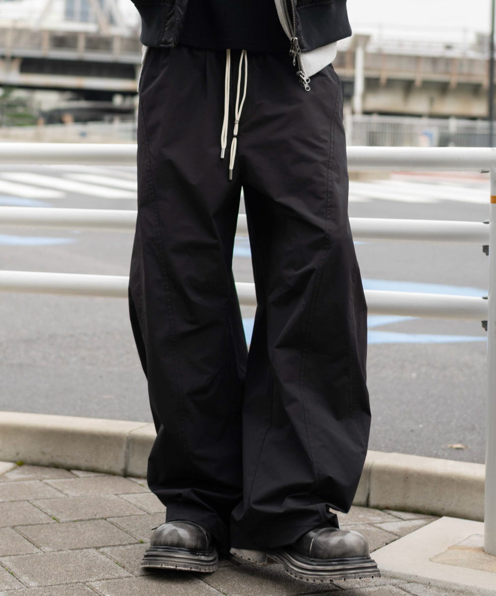 ブラック モデル：182cm L着用