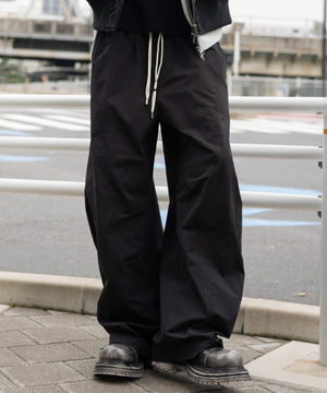 ブラック モデル：182cm L着用