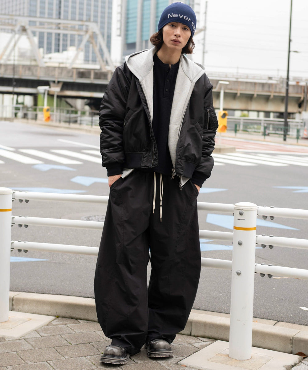 ブラック モデル：182cm L着用