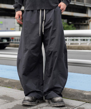 グレー モデル：182cm L着用