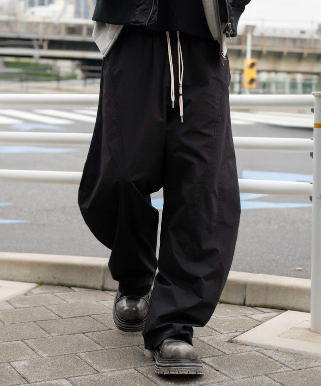ブラック モデル：182cm L着用