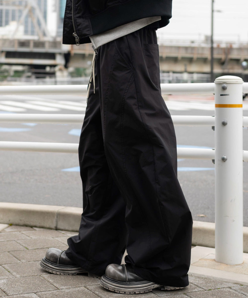 ブラック モデル：182cm L着用