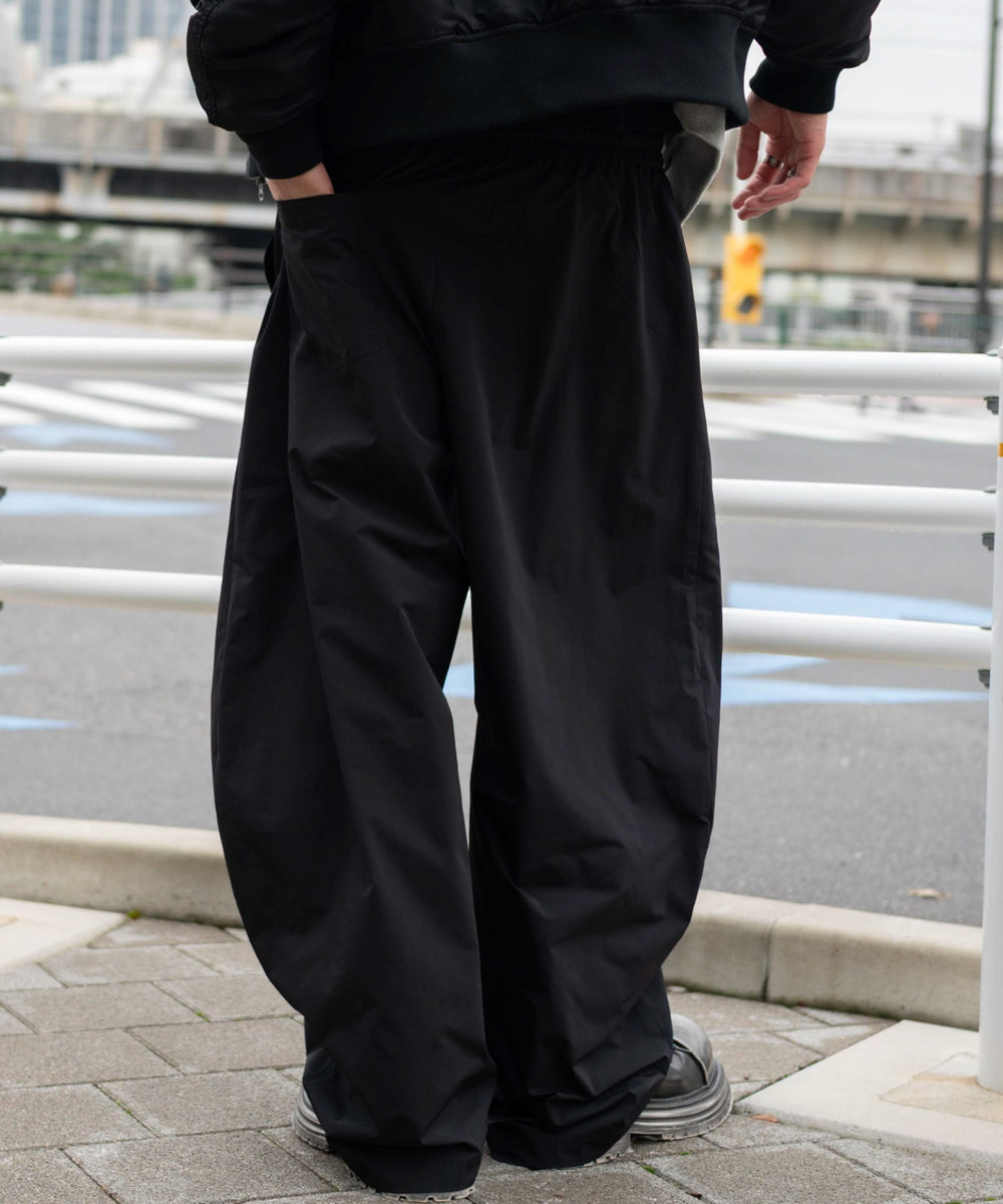 ブラック モデル：182cm L着用