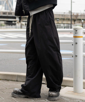 ブラック モデル：182cm L着用