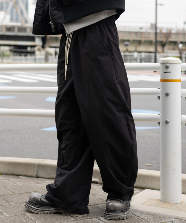 ブラック モデル：182cm L着用
