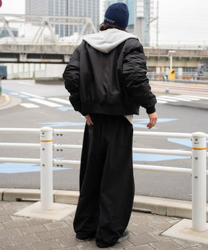 ブラック モデル：182cm L着用