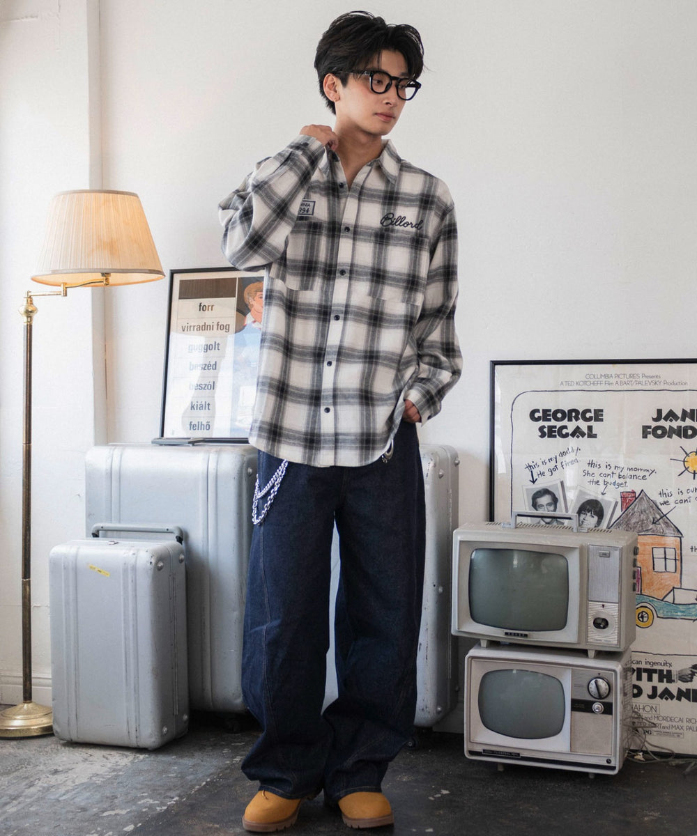 ホワイト モデル：180cm L着用