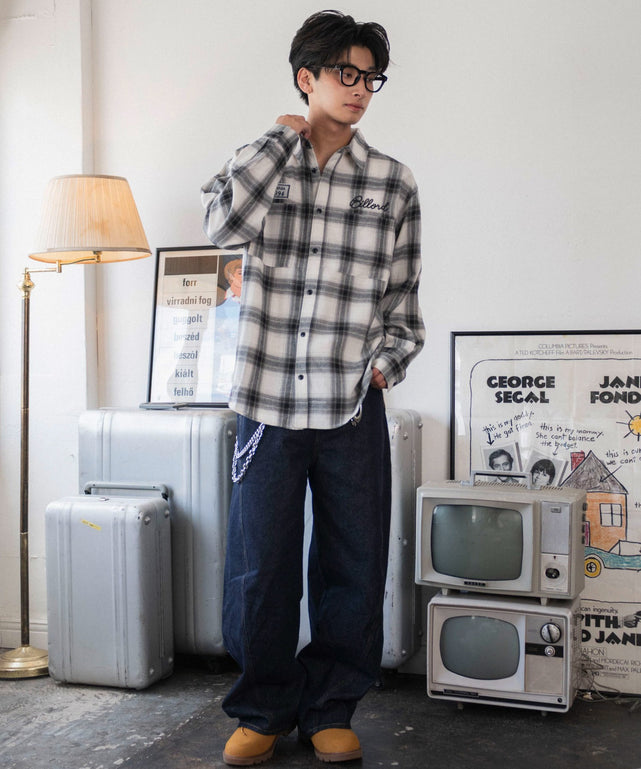 ホワイト モデル：180cm L着用