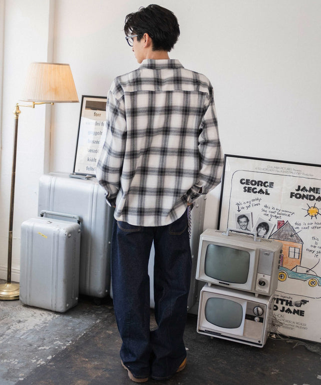ホワイト モデル：180cm L着用
