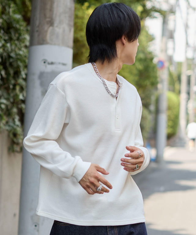 ホワイト　モデル：175cm L着用　