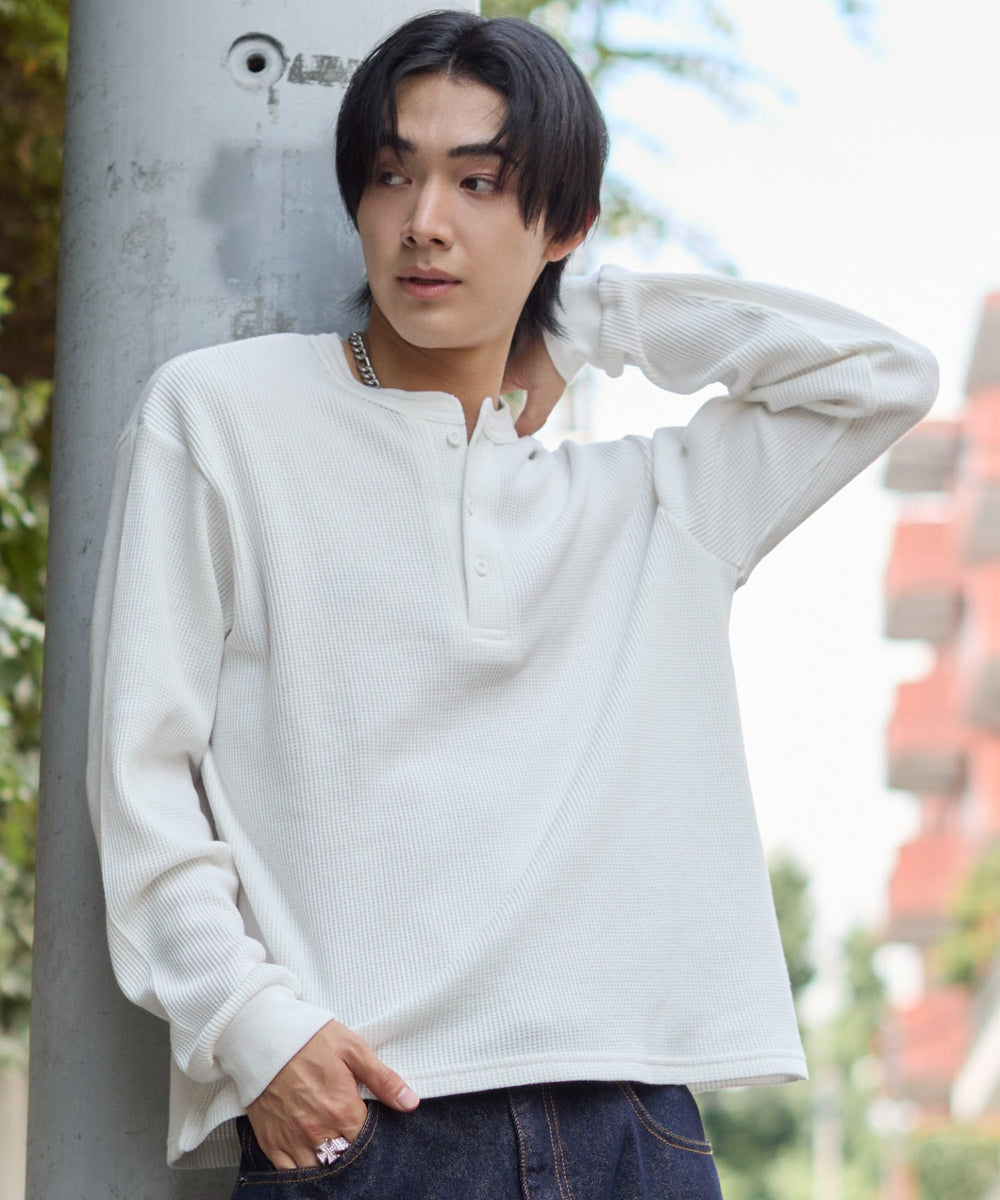 ホワイト　モデル：175cm L着用　