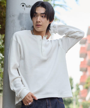 ホワイト　モデル：175cm L着用　