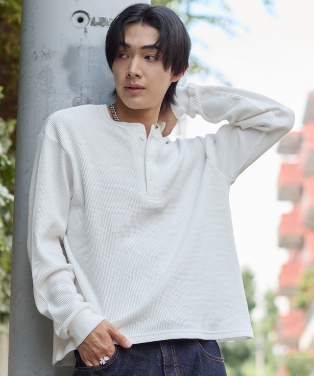 ホワイト　モデル：175cm L着用　