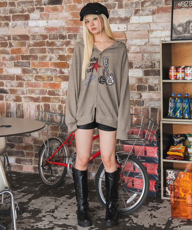 ベージュ　モデル：166cm L着用