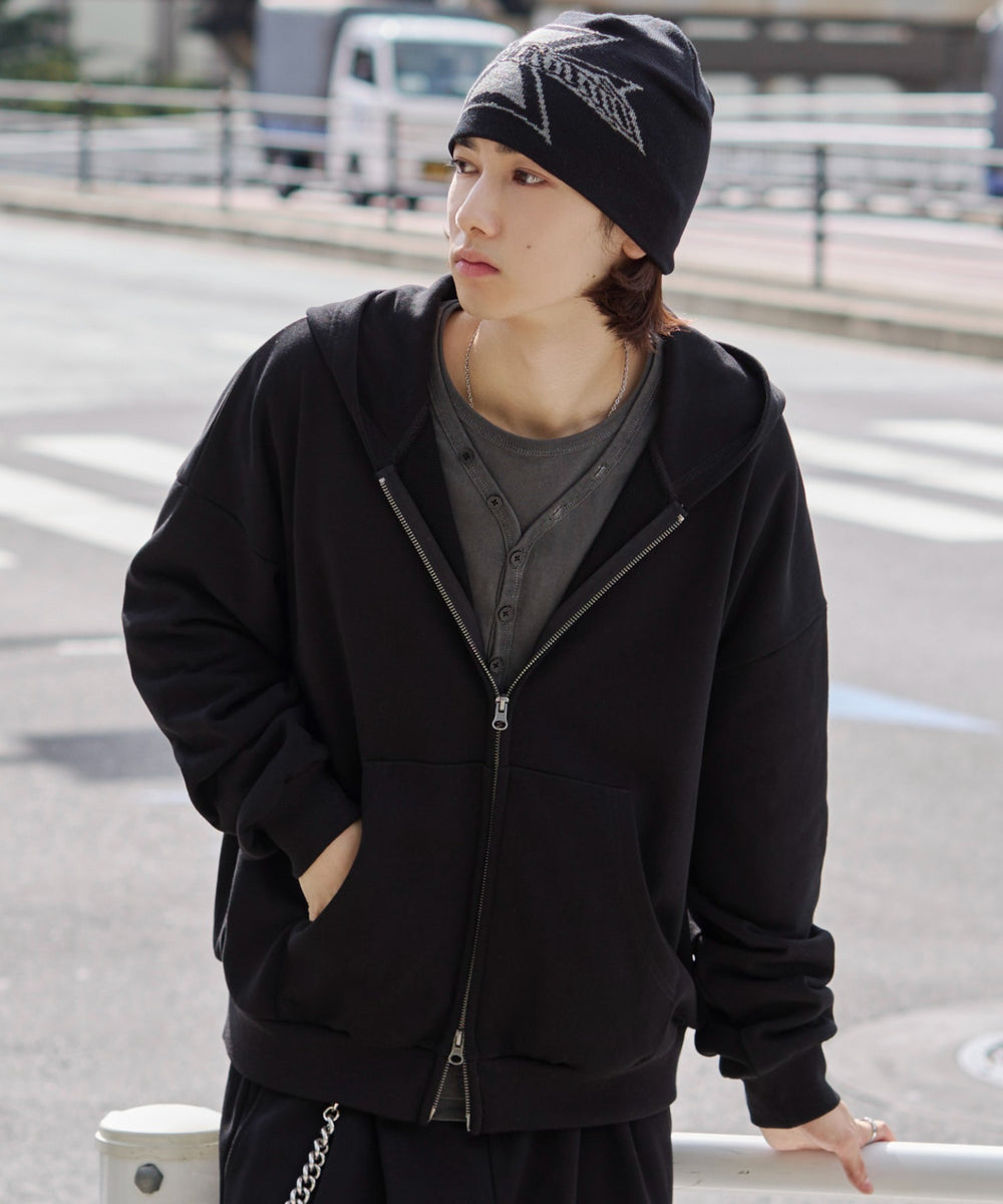 ブラック モデル：175cm L着用