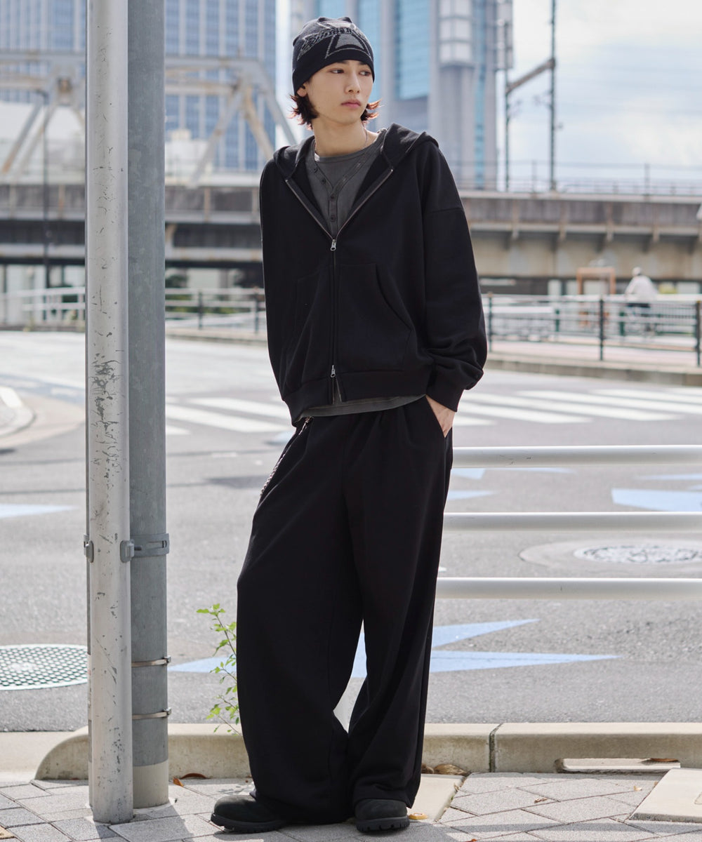 ブラック モデル：175cm L着用