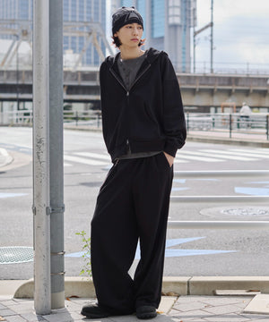 ブラック モデル：175cm L着用