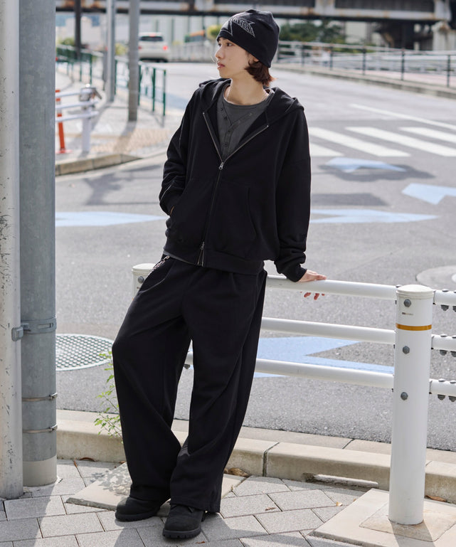 ブラック モデル：175cm L着用