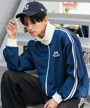 ネイビー　モデル：180cm L着用　
