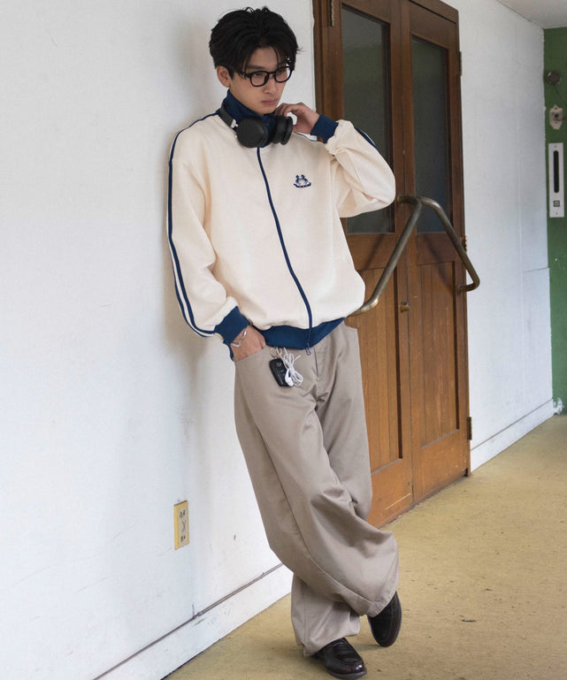 ホワイトアイボリー　モデル：180cm L着用　