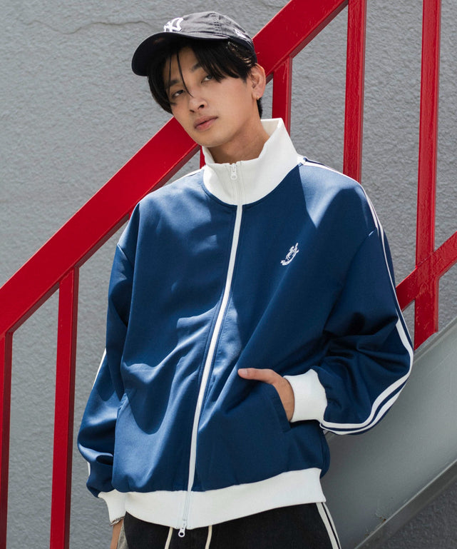ネイビー　モデル：180cm L着用　