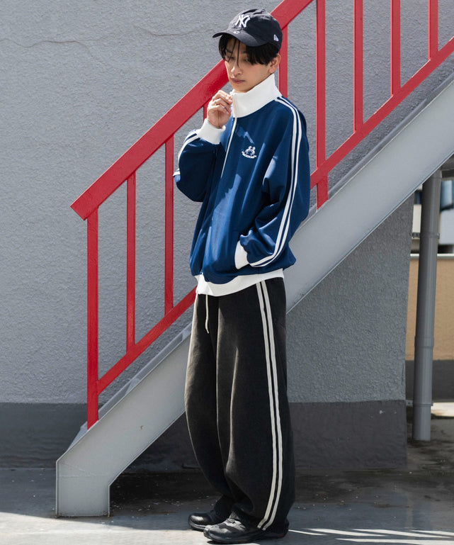ネイビー　モデル：180cm L着用　