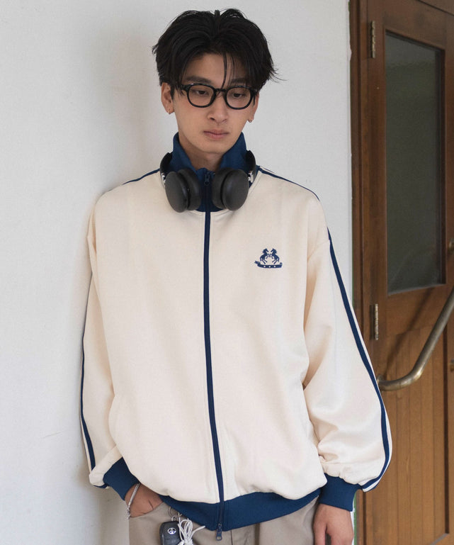 ホワイトアイボリー　モデル：180cm L着用　