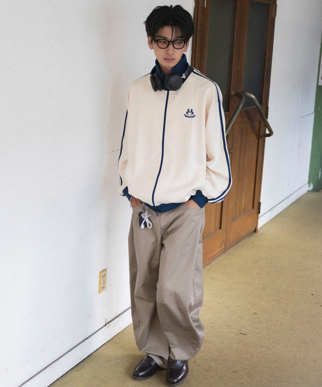 ホワイトアイボリー　モデル：180cm L着用　