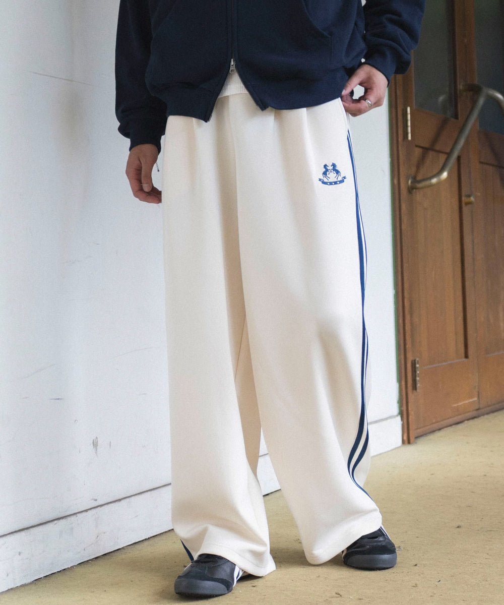 ホワイトアイボリー　モデル：180cm F着用　