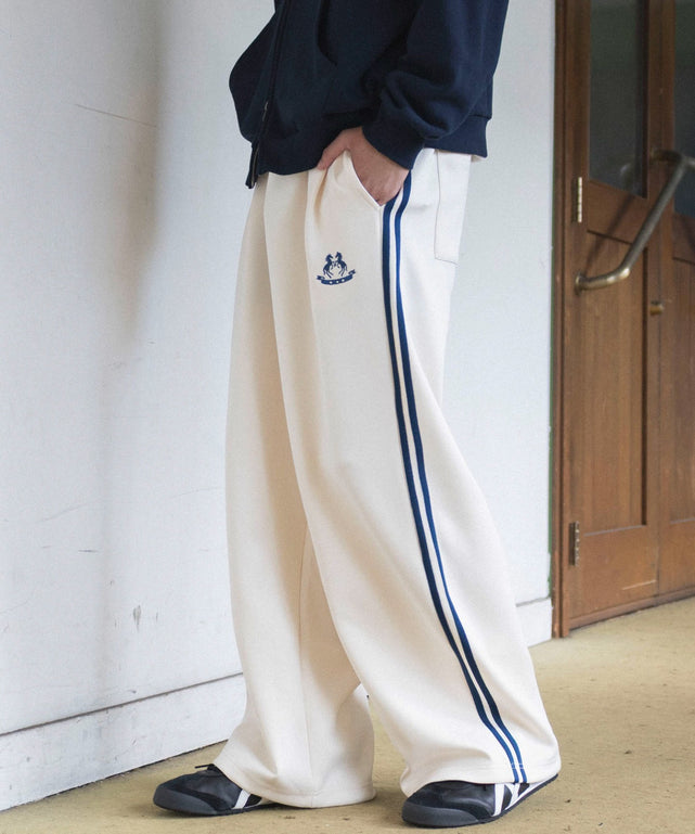 ホワイトアイボリー　モデル：180cm F着用　