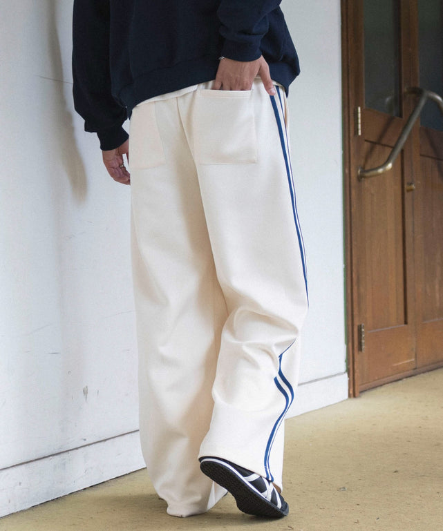 ホワイトアイボリー　モデル：180cm F着用　