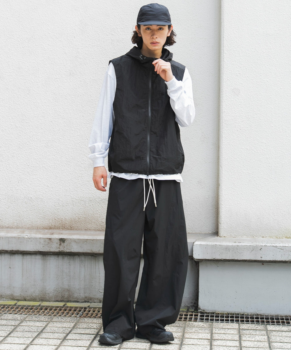 ブラック モデル：182cm L着用