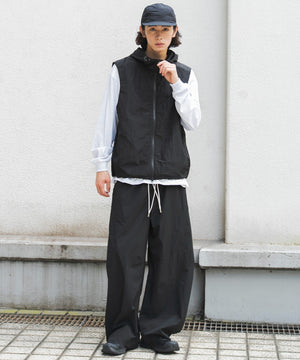 ブラック モデル：182cm L着用