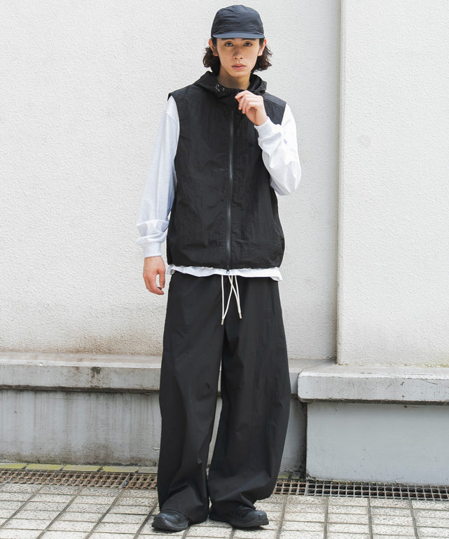 ブラック モデル：182cm L着用