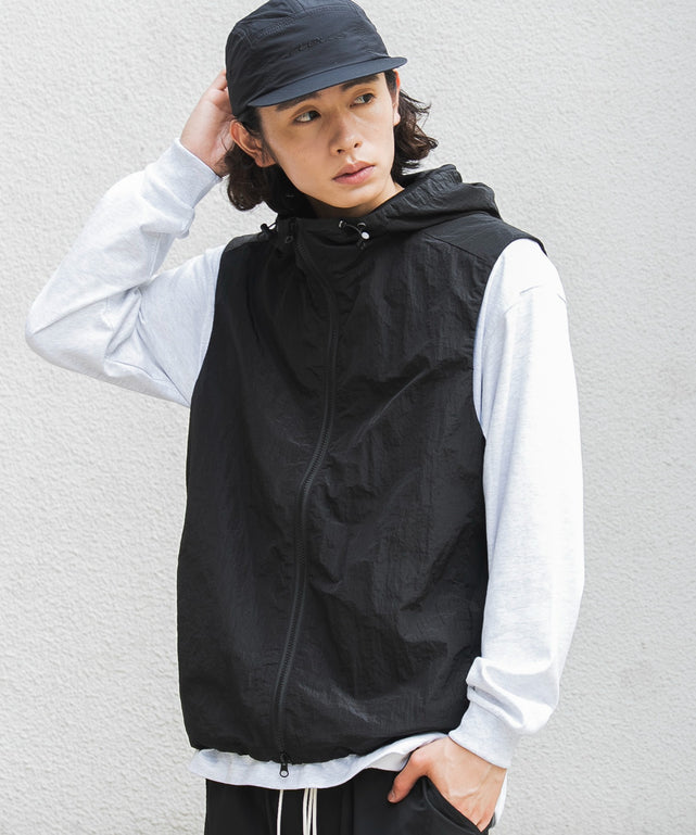 ブラック モデル：182cm L着用