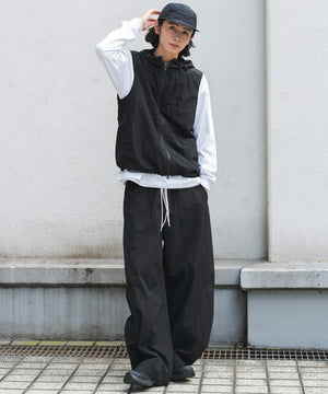 ブラック モデル：182cm L着用