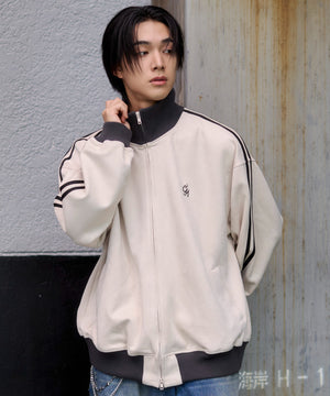 ホワイトアイボリー モデル：175cm L着用