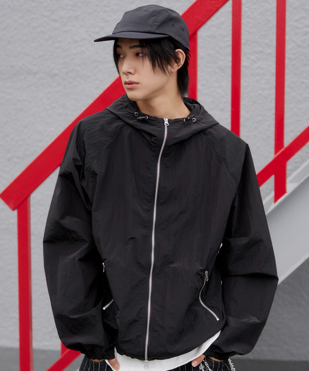 ブラック モデル：175cm L着用