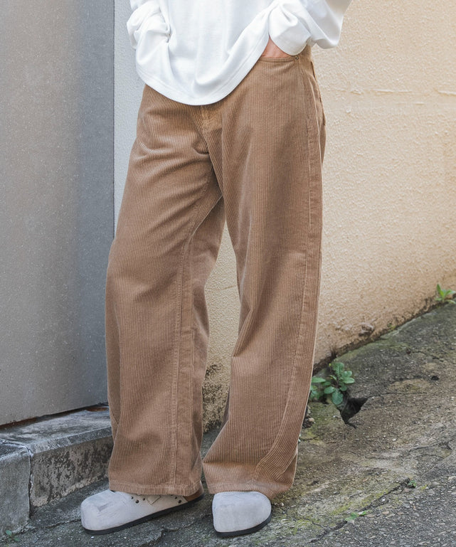 コーデュロイワイドカーブパンツ/ベージュ　モデル：166cm M着用