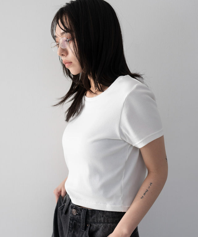 ホワイト モデル：159cm M着用