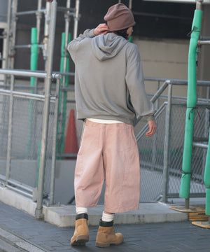 ピンク モデル：182cm L着用