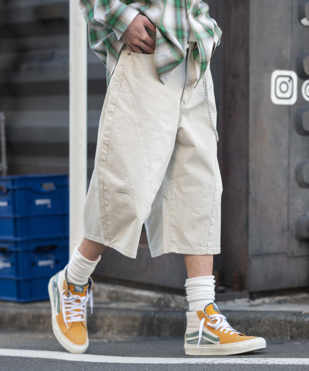 ホワイトアイボリー モデル：182cm L着用