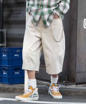 ホワイトアイボリー モデル：182cm L着用