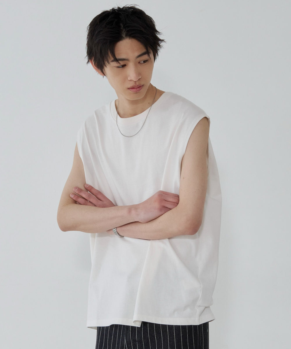 ホワイト モデル：181cm L着用