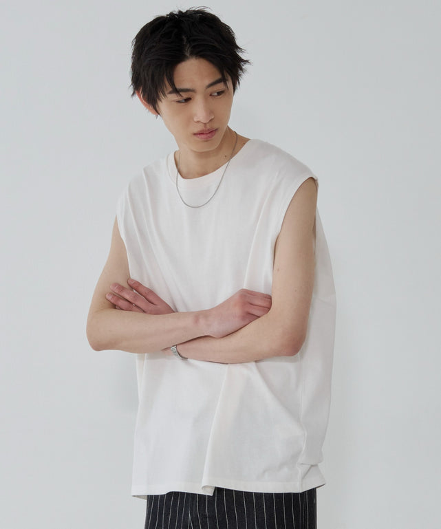 ホワイト モデル：181cm L着用